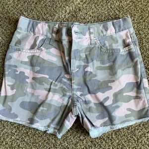 Children’s Place size 10 camo shorts
